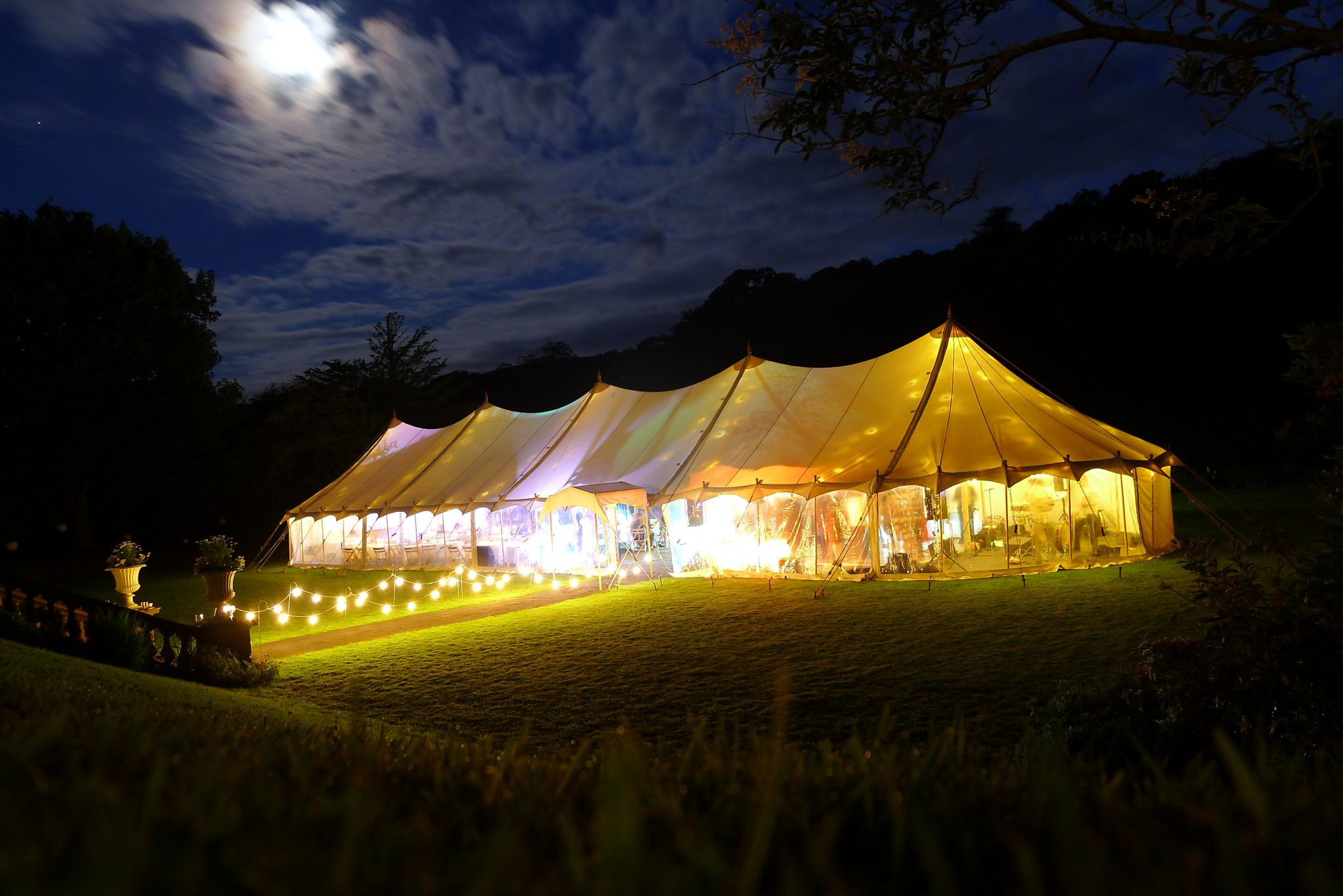 9x33m PETAL POLE MARQUEE